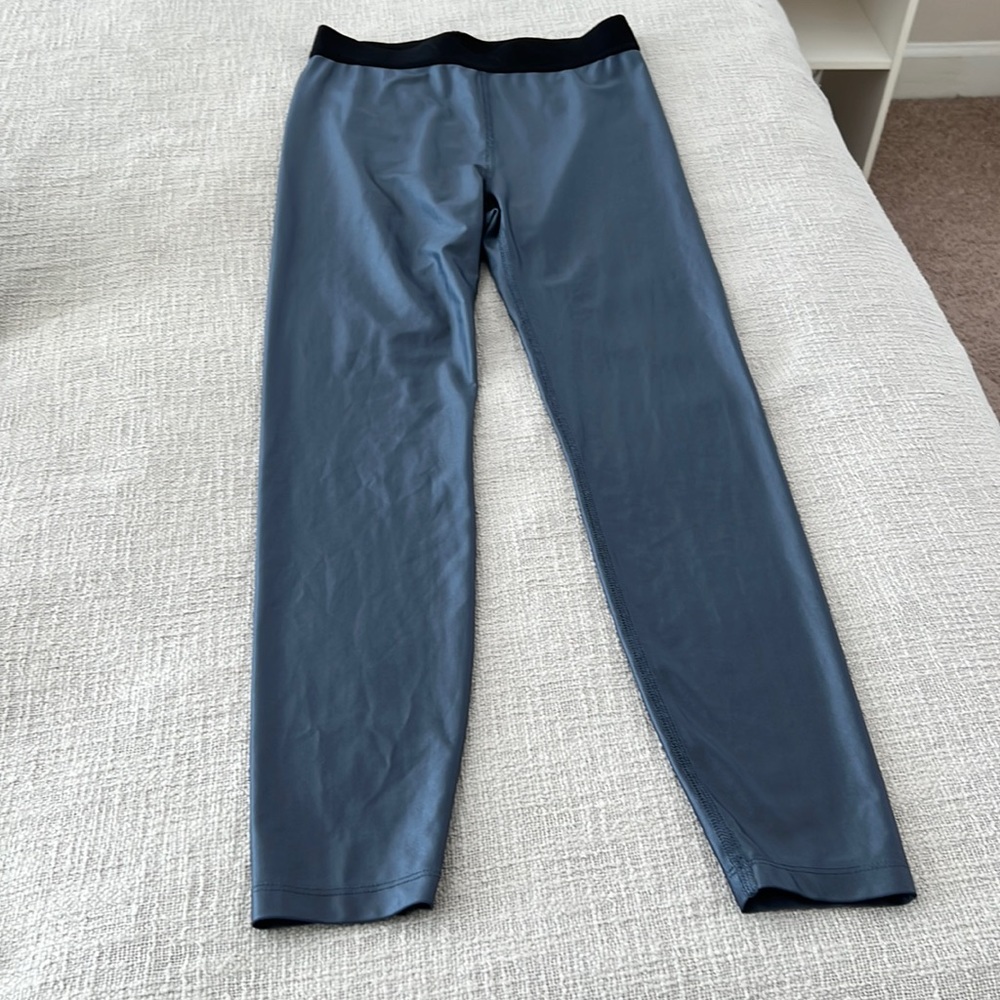 Alala legging. Size small. Shiny Gray.